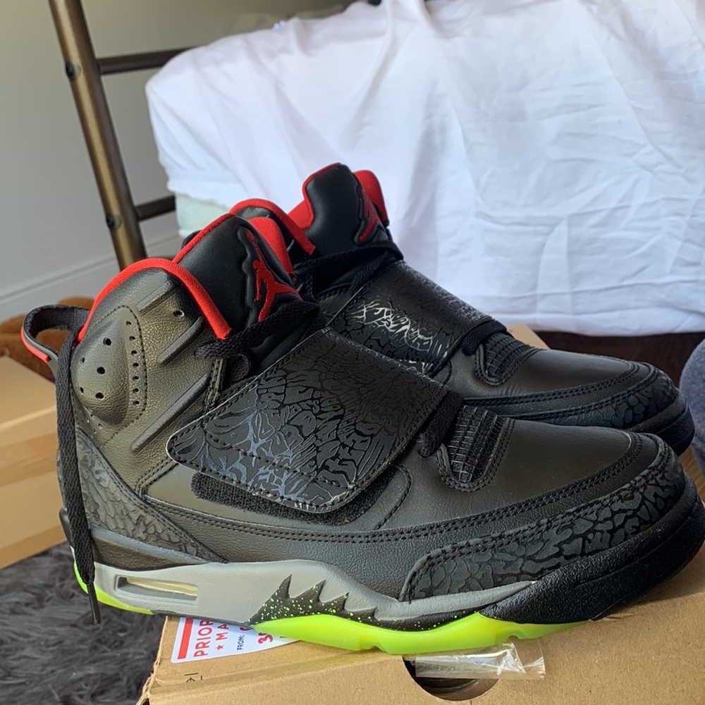 Mens Jordan Son of Mars Marvin the Martian in size mens 8.5 US. 7.5 UK. 42 EUR.